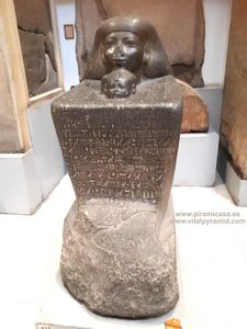 Escultura jerogl&iacute;ficos en granito Museo del El Cairo