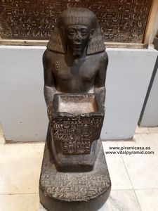 Escultura jerogl&iacute;ficos en granito Museo del El Cairo