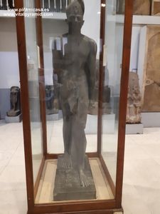 Estatua sacerdote Museo del El Cairo