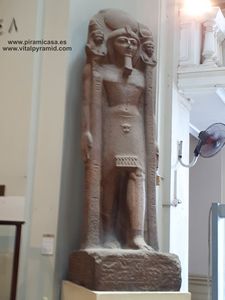 Estatua sacerdote Museo del El Cairo