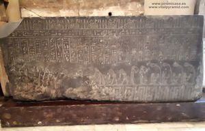Sarc&oacute;fago granito y jerogl&iacute;ficos Museo del El Cairo