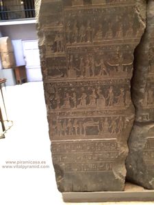 Sarc&oacute;fago granito y jerogl&iacute;ficos Museo del El Cairo