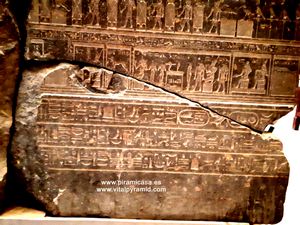 Sarc&oacute;fago granito y jerogl&iacute;ficos Museo del El Cairo