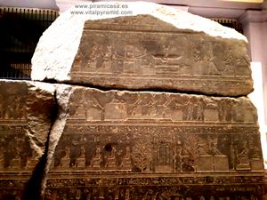 Sarc&oacute;fago granito con jerogl&iacute;ficos Museo del El Cairo