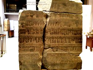 Sarc&oacute;fago granito con jerogl&iacute;ficos Museo del El Cairo