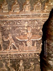 Sarc&oacute;fago granito con jerogl&iacute;ficos Museo del El Cairo