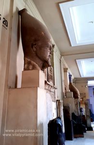 Cabezas estatuas sacerdote Museo del El Cairo