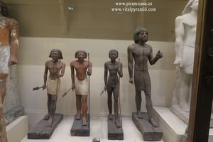 Esculturas de madera y piedra en granito Museo del El Cairo