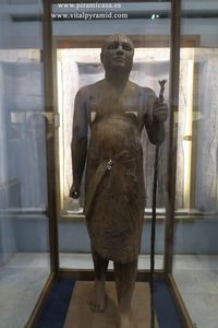 Estatua  en madera  Museo del El Cairo