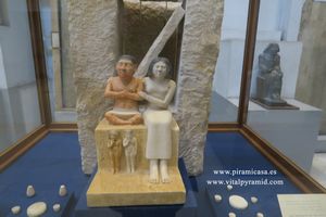 Estatua familia Egipto Museo del El Cairo