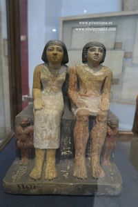Estatua familia matrimonio Museo del El Cairo