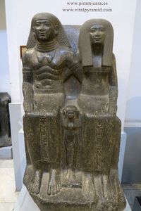 estatua pareja en granito Museo del El Cairo