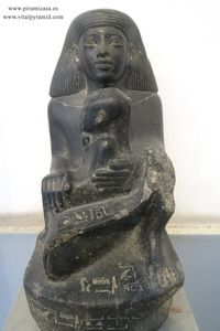 Estatura granito madre Museo del El Cairo