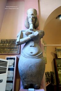 Estatua  Akhenaton Museo del El Cairo