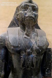 Fara&oacute;n o sacerdote con Jerogl&iacute;ficos  Museo del El Cairo
