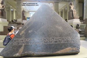 Piramidi&oacute;n jerogl&iacute;ficos Museo del El Cairo