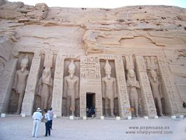 Abu Simbel Templo menor frontal