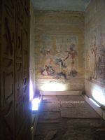 Fara&oacute;n ante Osiris y Horus