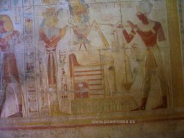 Sill&oacute;n Org&oacute;nico de Osiris y ofrendas