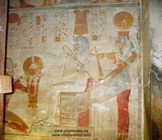 Recibiendo regalos de Osiris e Isis