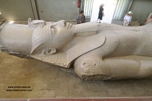 tn_fayun-ramses-estatua.jpg