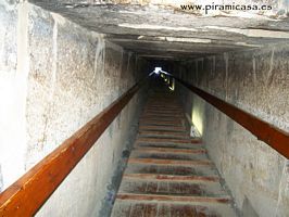 Entrada pir&aacute;mide roja