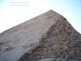 Derrumbes en la pir&aacute;mide