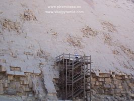 Entrada a la pir&aacute;mide Acodada