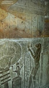 Energia el&eacute;ctrica en Cripta de Dendera