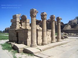 Columnas Ptolemaicas en D&eacute;ndera