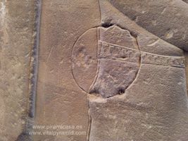 Extra&ntilde;os arreglos piedras Dendera