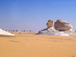 Raras formas piedras desierto