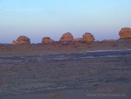Formas extra&ntilde;as desierto