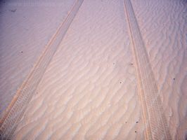 Huellas en la arena del desierto