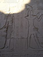 Isis Fara&oacute;n y jerogl&iacute;ficos