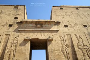 Portal Templo Horus en Edfu