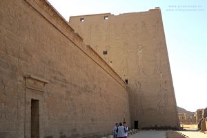 Muros Edfu Grabado
