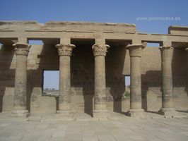 Bellas columnas en Filae