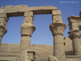 Capiteles y dinteles de Hathor en Filae