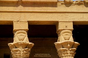 Jerogl&iacute;oficos Hathor en  Isla Filae