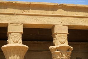Jerogl&iacute;oficos Hathor en  Isla Filae
