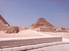 Otras pir&aacute;mides en Guiza