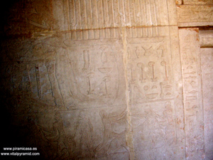 Jerogl&iacute;ficos en camaras de Guiza  pir&aacute;mides de  Egipto