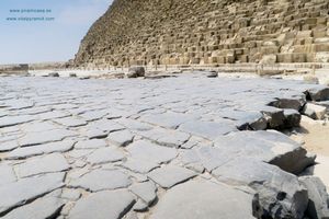 Piso original de basalto en las Pir&aacute;mides de Egipto Gran pir&aacute;mide