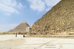 Pir&aacute;mides de Egipto Detr&aacute;s de Henutsen