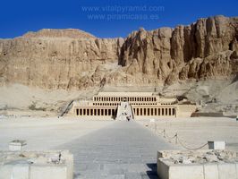 Templo de Hatshepsut frontal