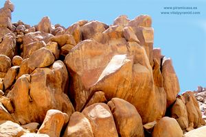Isla Sohel rocas con jerogl&iacute;ficos