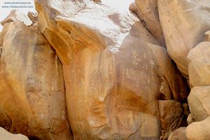 jerogl&iacute;ficos en Isla Sohel rocas 