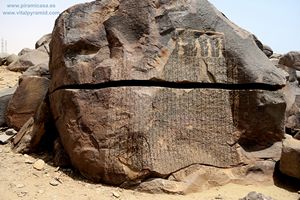 Jerogl&iacute;ficos Estela del Hambre  en Isla Sohel