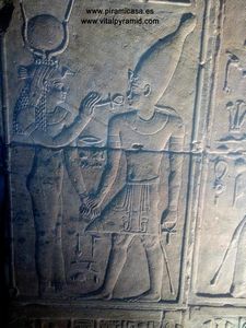 Isis y el Fara&oacute;n  en Kalabsha